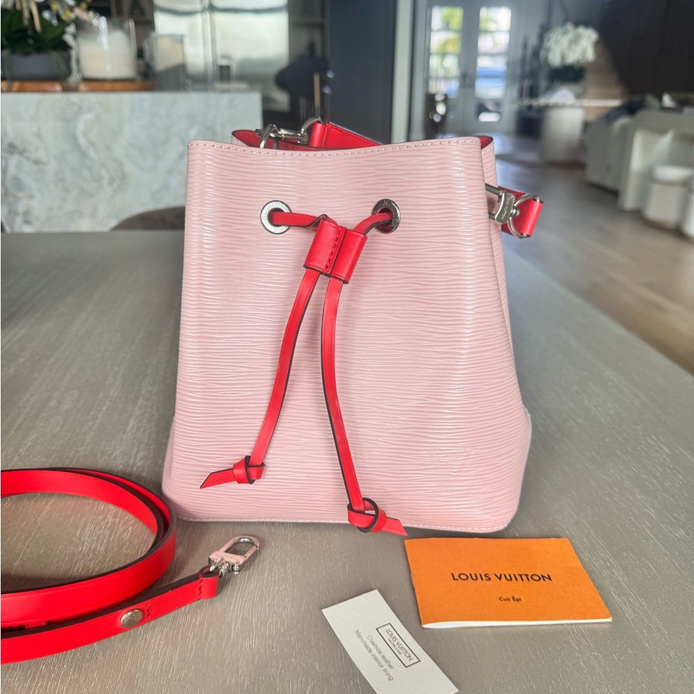 Louis Vuitton Epi NeoNoe BB Bucket bag in Rose & Red